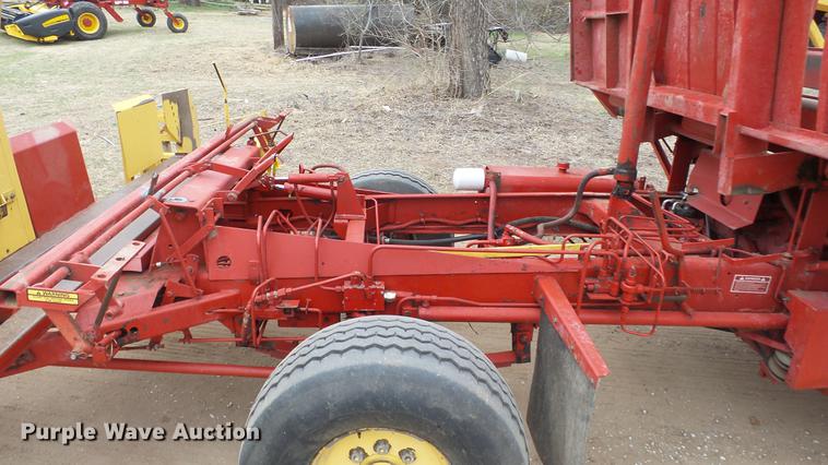 image for item DC3112 New Holland 1079 bale stacker