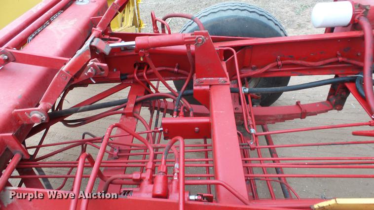 image for item DC3112 New Holland 1079 bale stacker