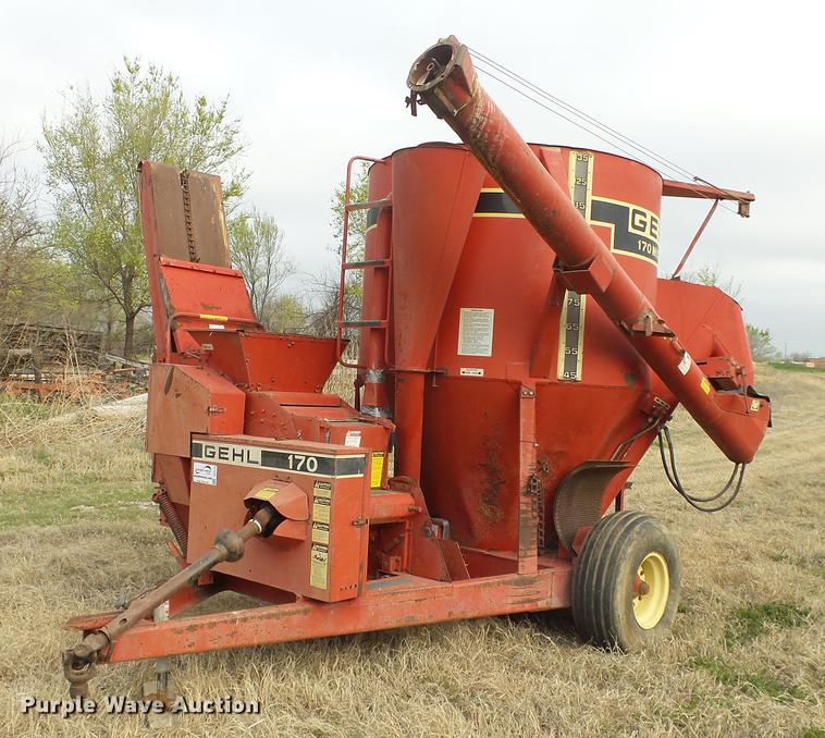 image for item DC3113 Gehl 170 feed mixer