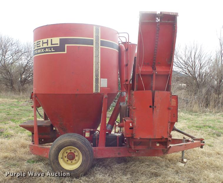 image for item DC3113 Gehl 170 feed mixer