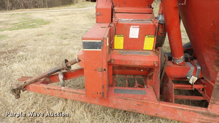 image for item DC3113 Gehl 170 feed mixer
