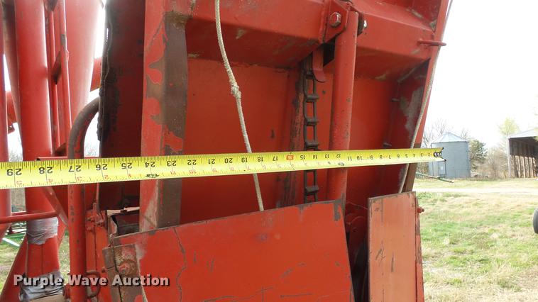 image for item DC3113 Gehl 170 feed mixer
