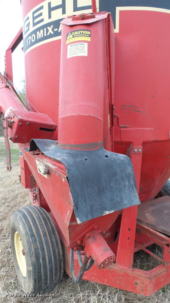image for item DC3113 Gehl 170 feed mixer