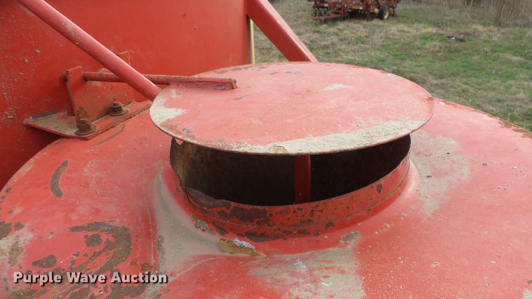 image for item DC3113 Gehl 170 feed mixer
