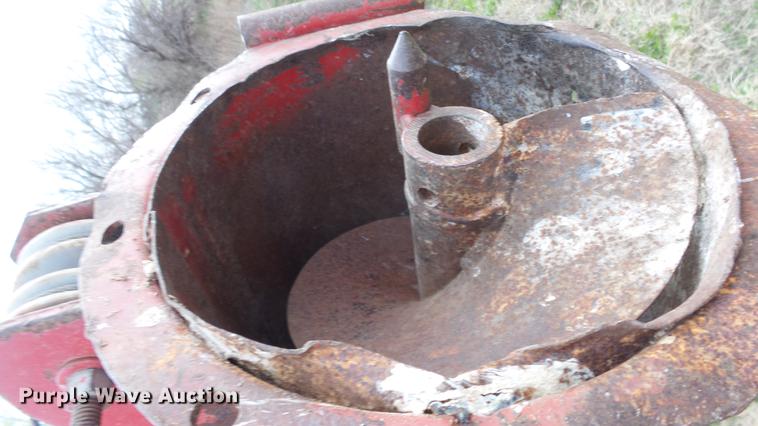 image for item DC3113 Gehl 170 feed mixer
