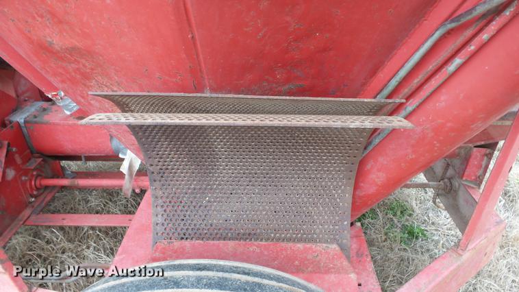 image for item DC3113 Gehl 170 feed mixer