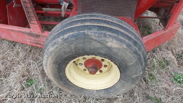 image for item DC3113 Gehl 170 feed mixer