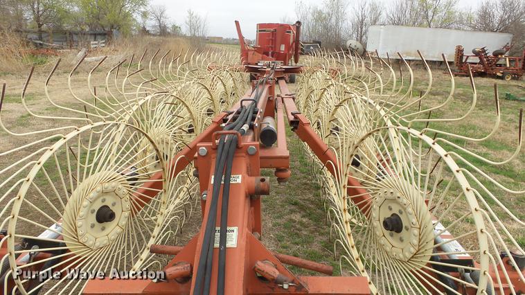 image for item DC3115 Hesston 3983 hay rake