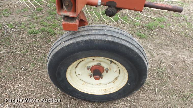 image for item DC3115 Hesston 3983 hay rake