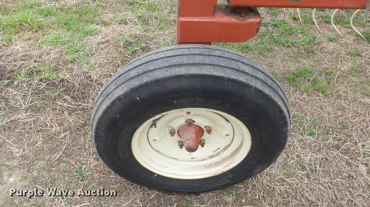 image for item DC3115 Hesston 3983 hay rake
