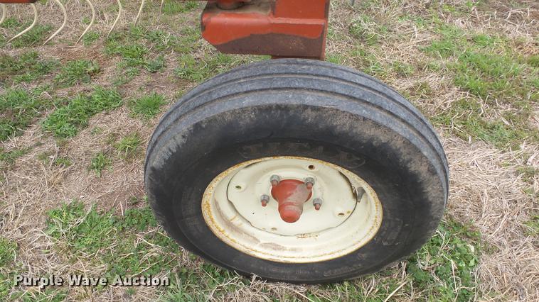 image for item DC3115 Hesston 3983 hay rake