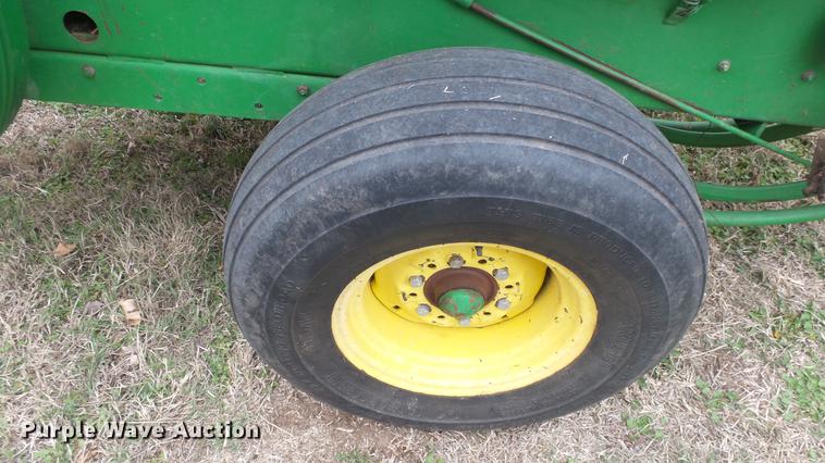 image for item DC3116 1997 John Deere 348 square baler