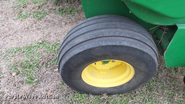 image for item DC3116 1997 John Deere 348 square baler