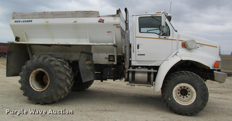 image for item DC4303 2006 Sterling L8500 applicator truck
