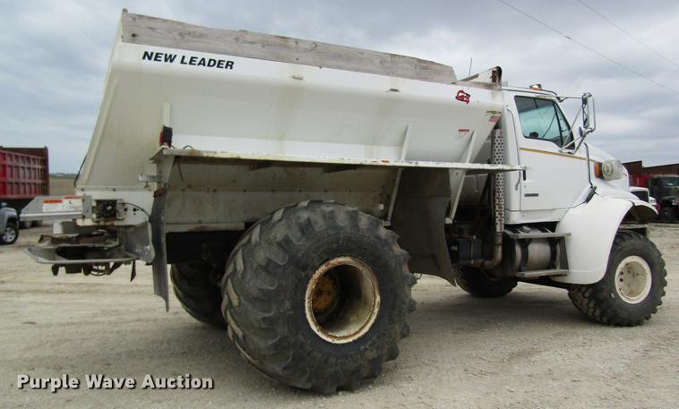 image for item DC4303 2006 Sterling L8500 applicator truck