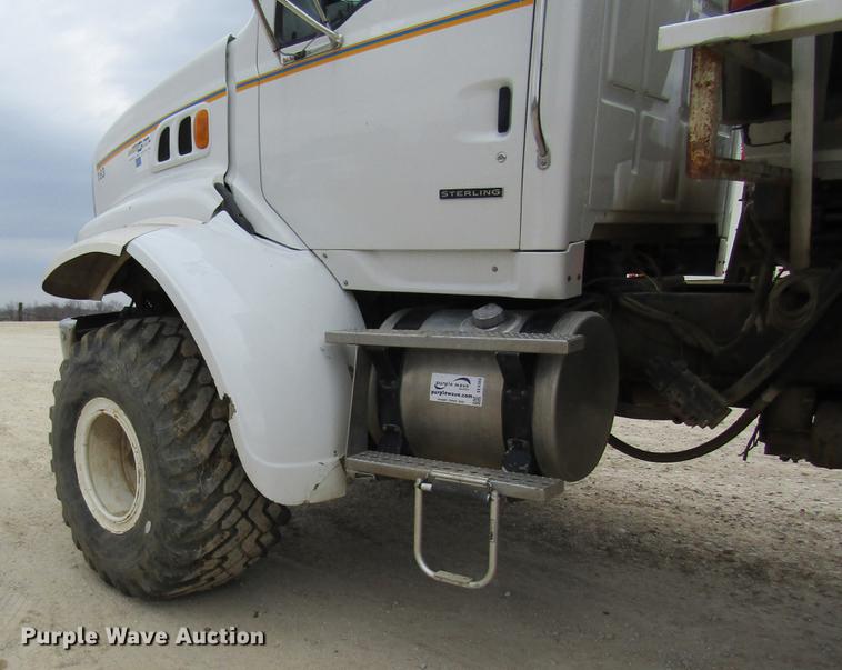 image for item DC4303 2006 Sterling L8500 applicator truck