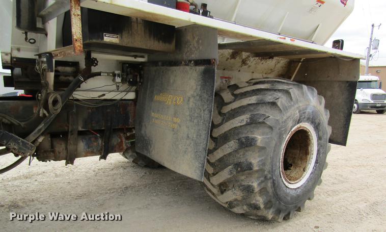 image for item DC4303 2006 Sterling L8500 applicator truck