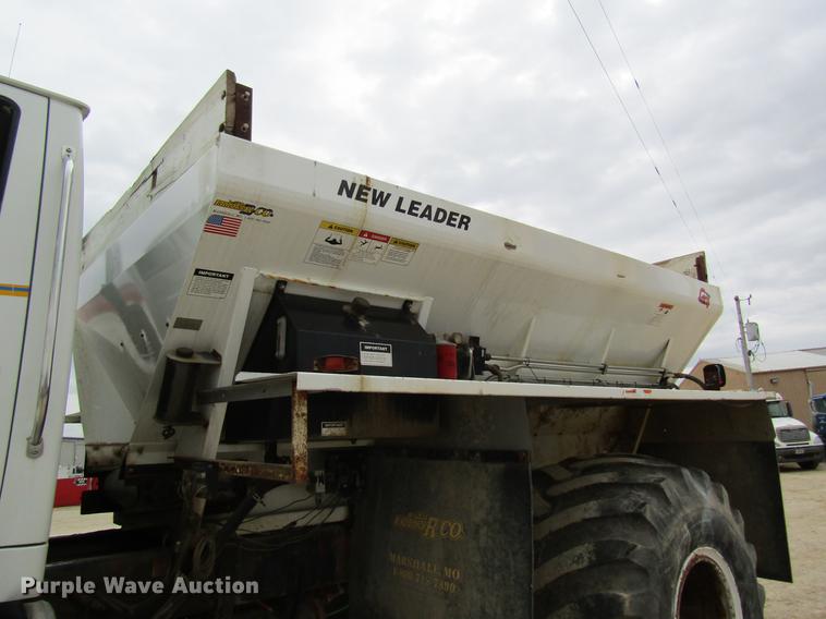 image for item DC4303 2006 Sterling L8500 applicator truck