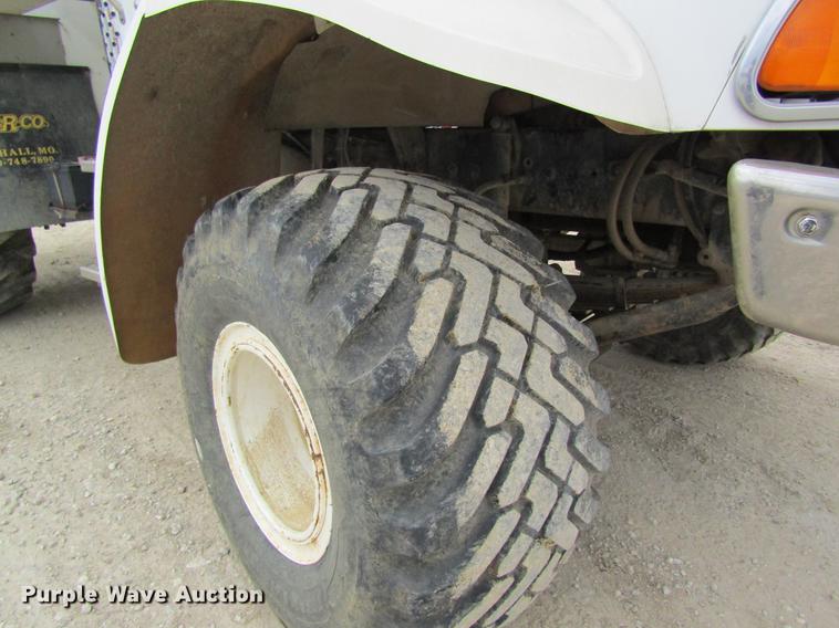 image for item DC4303 2006 Sterling L8500 applicator truck