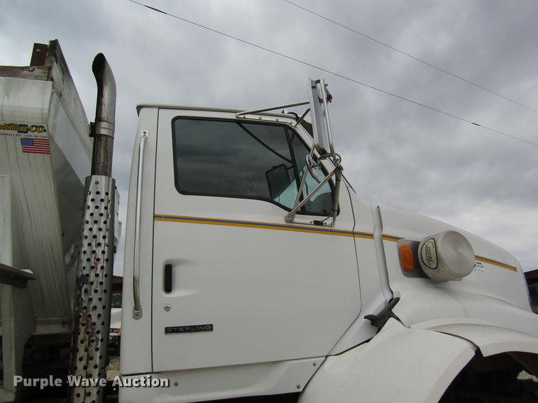 image for item DC4303 2006 Sterling L8500 applicator truck