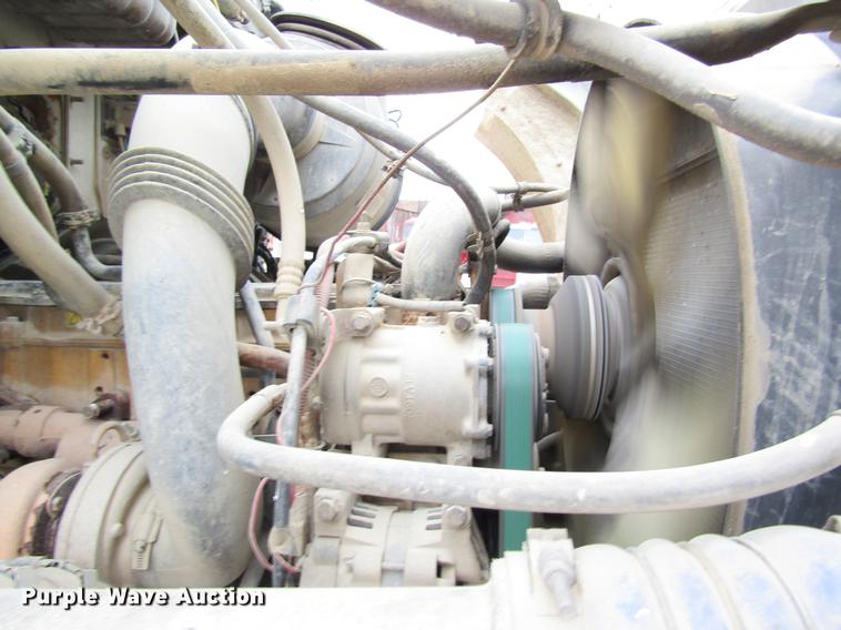 image for item DC4303 2006 Sterling L8500 applicator truck