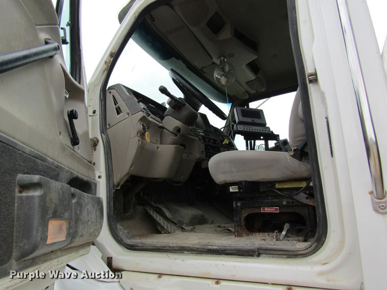 image for item DC4303 2006 Sterling L8500 applicator truck