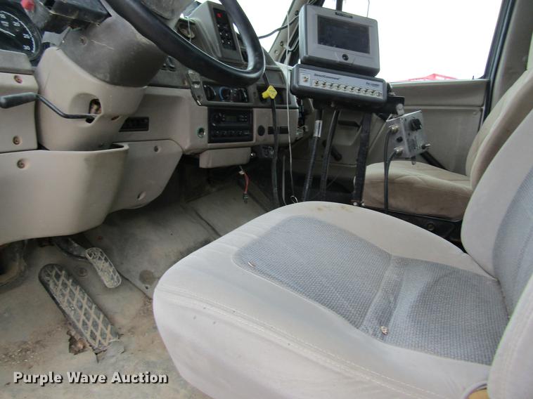 image for item DC4303 2006 Sterling L8500 applicator truck