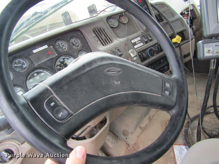 image for item DC4303 2006 Sterling L8500 applicator truck