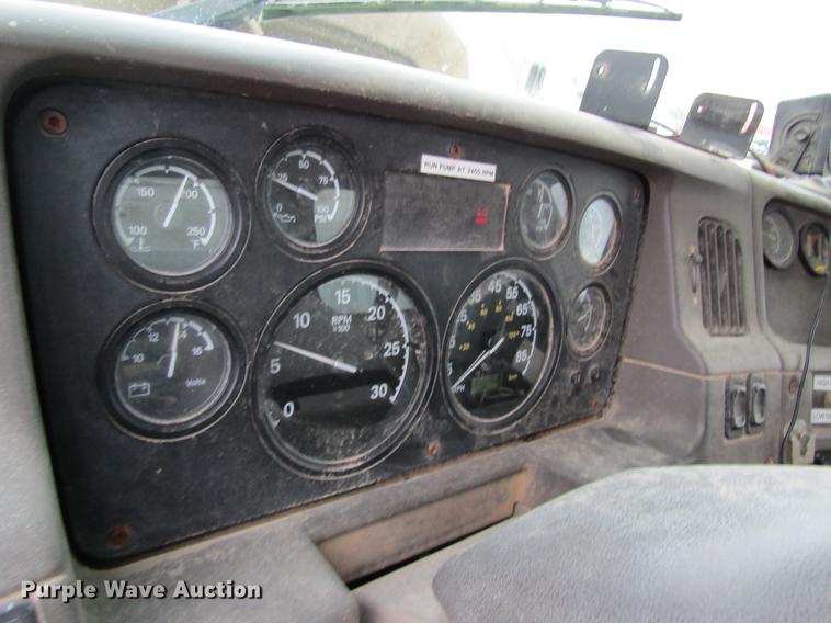 image for item DC4303 2006 Sterling L8500 applicator truck