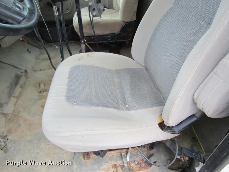 image for item DC4303 2006 Sterling L8500 applicator truck