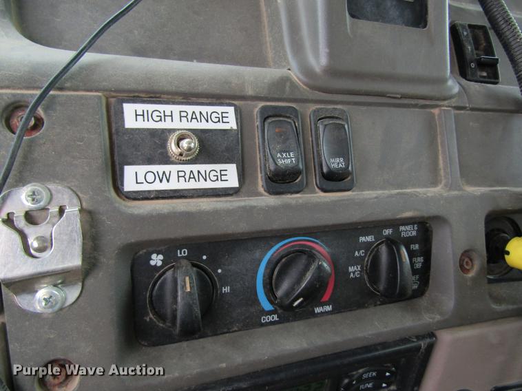 image for item DC4303 2006 Sterling L8500 applicator truck