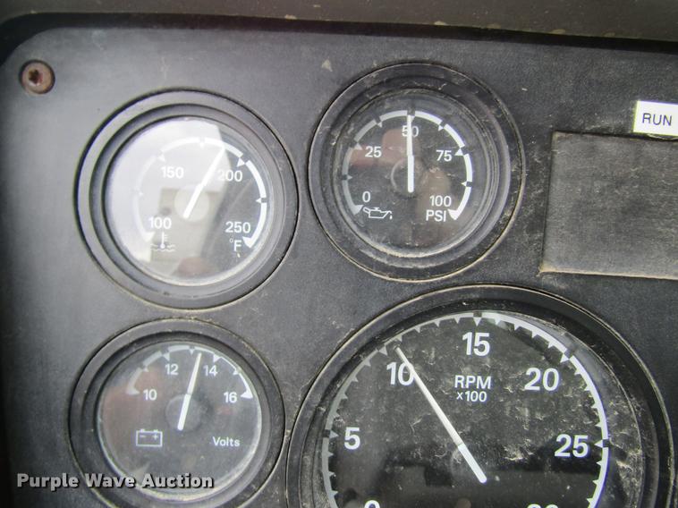 image for item DC4303 2006 Sterling L8500 applicator truck