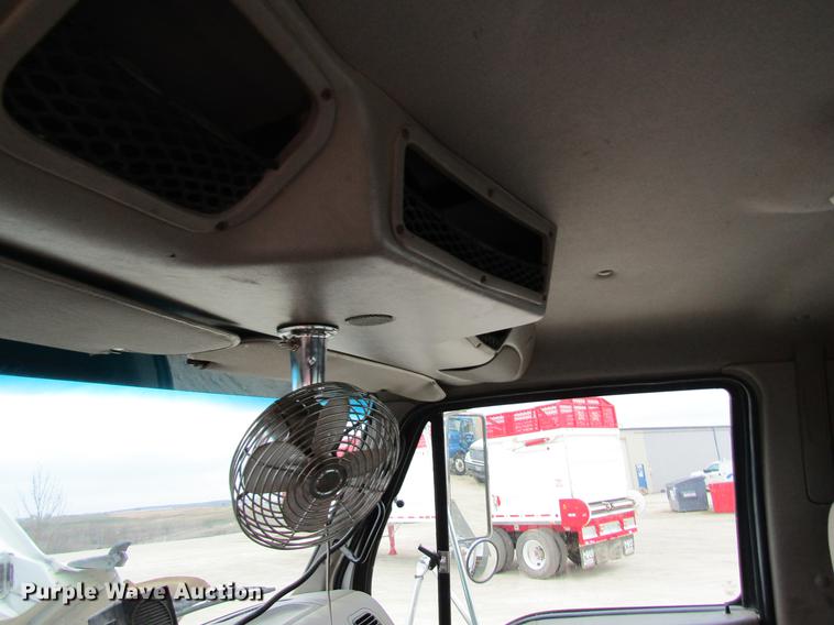 image for item DC4303 2006 Sterling L8500 applicator truck