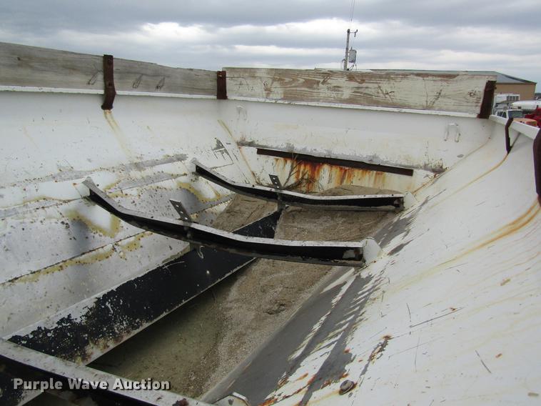 image for item DC4303 2006 Sterling L8500 applicator truck