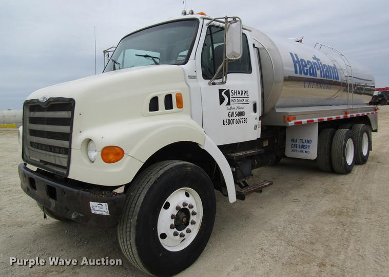 image for item DC4305 2000 Sterling L7500 tank truck