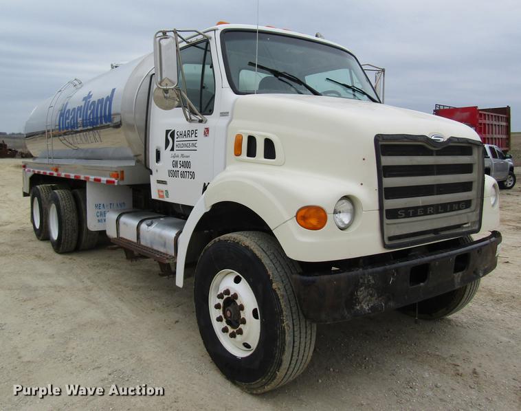 image for item DC4305 2000 Sterling L7500 tank truck