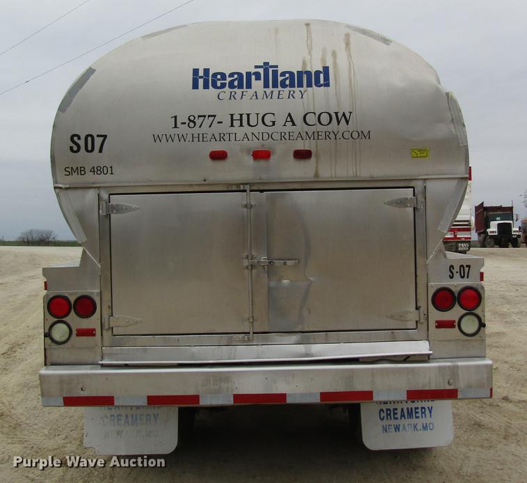 image for item DC4305 2000 Sterling L7500 tank truck