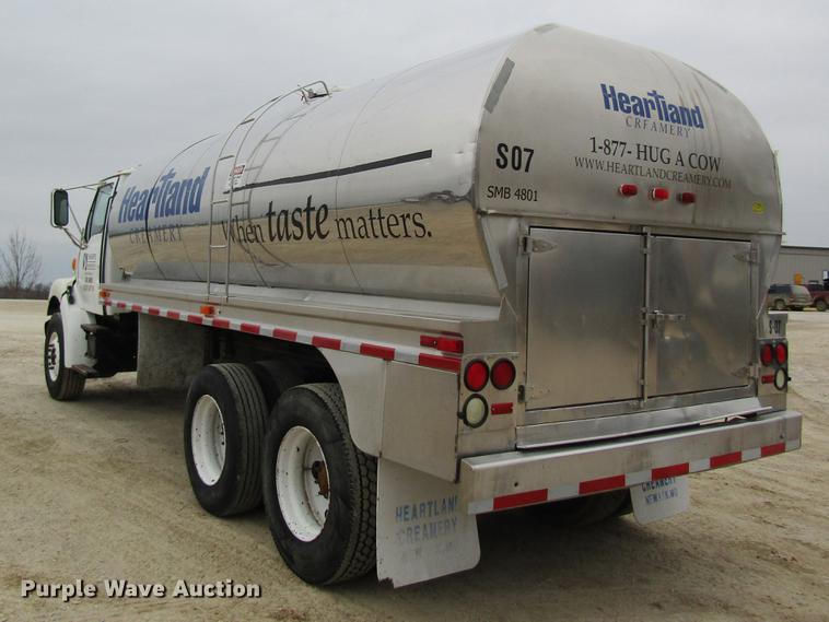 image for item DC4305 2000 Sterling L7500 tank truck