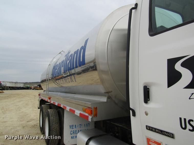 image for item DC4305 2000 Sterling L7500 tank truck