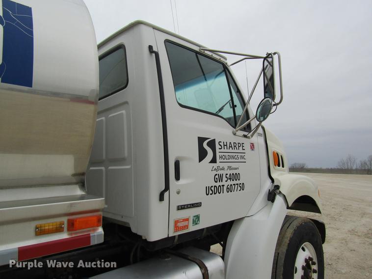 image for item DC4305 2000 Sterling L7500 tank truck