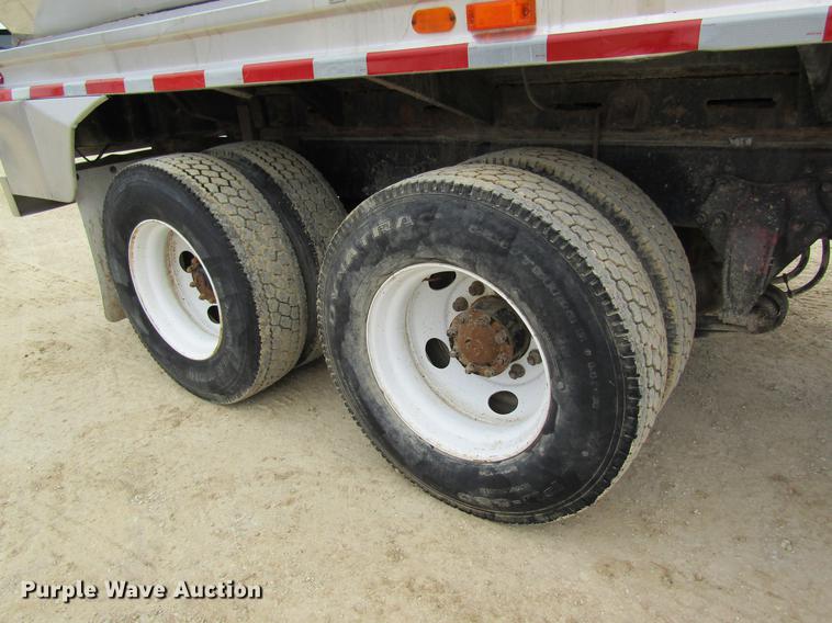 image for item DC4305 2000 Sterling L7500 tank truck