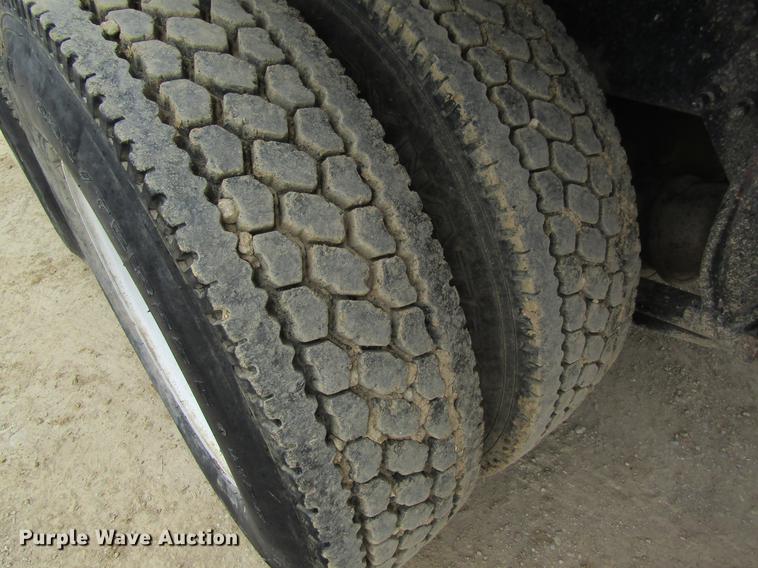 image for item DC4305 2000 Sterling L7500 tank truck