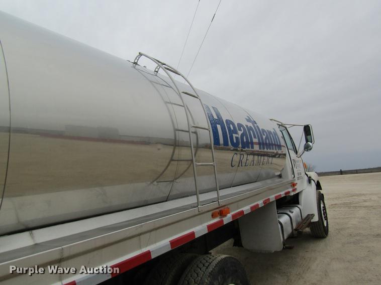 image for item DC4305 2000 Sterling L7500 tank truck