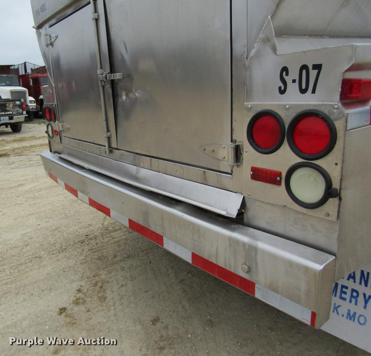 image for item DC4305 2000 Sterling L7500 tank truck