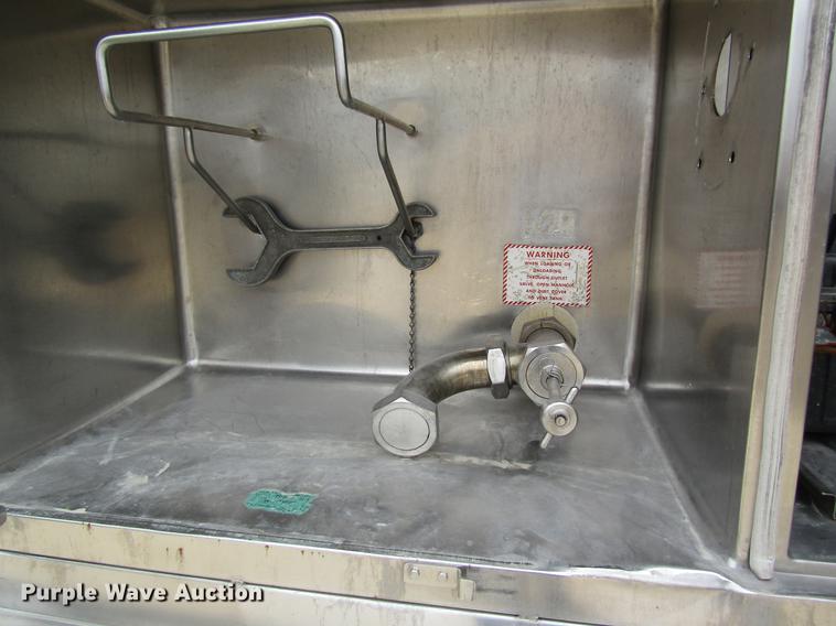 image for item DC4305 2000 Sterling L7500 tank truck