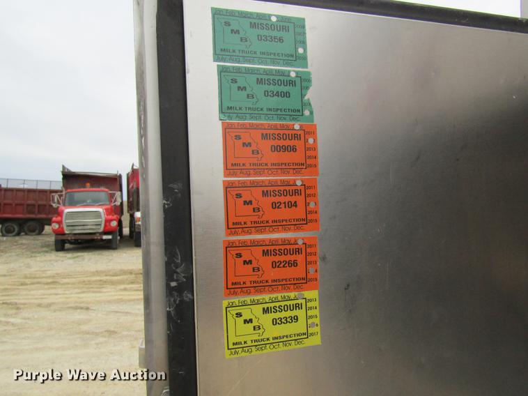 image for item DC4305 2000 Sterling L7500 tank truck