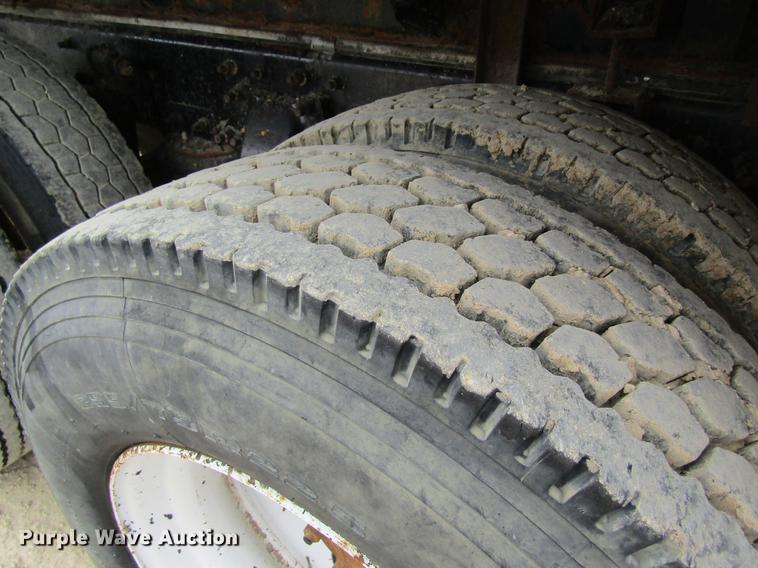 image for item DC4305 2000 Sterling L7500 tank truck