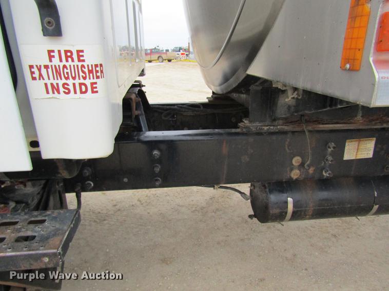 image for item DC4305 2000 Sterling L7500 tank truck