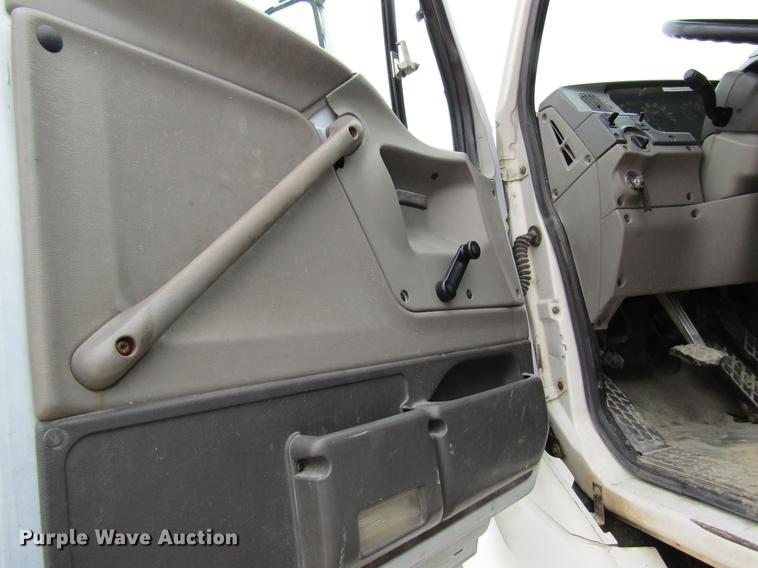 image for item DC4305 2000 Sterling L7500 tank truck