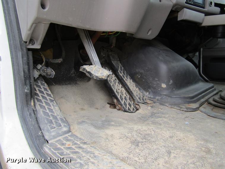 image for item DC4305 2000 Sterling L7500 tank truck